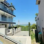 Sea La Vie Apartment *
